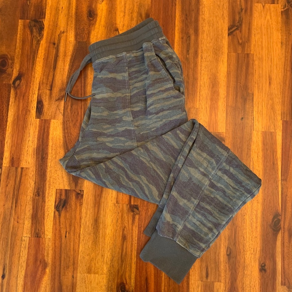 CAMO pajama pants 💚